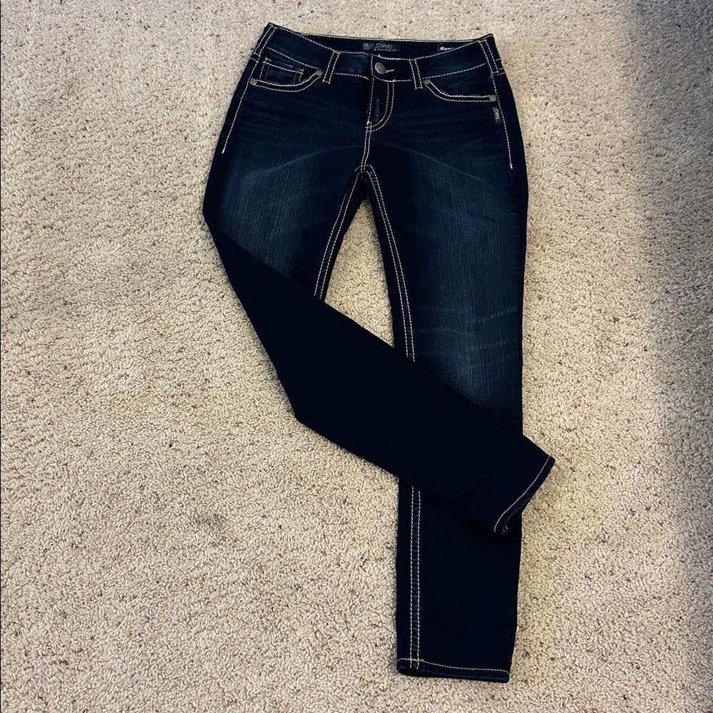 Silver Suki, jeans, super stretch, mid skinny like new - Picture 7 of 9